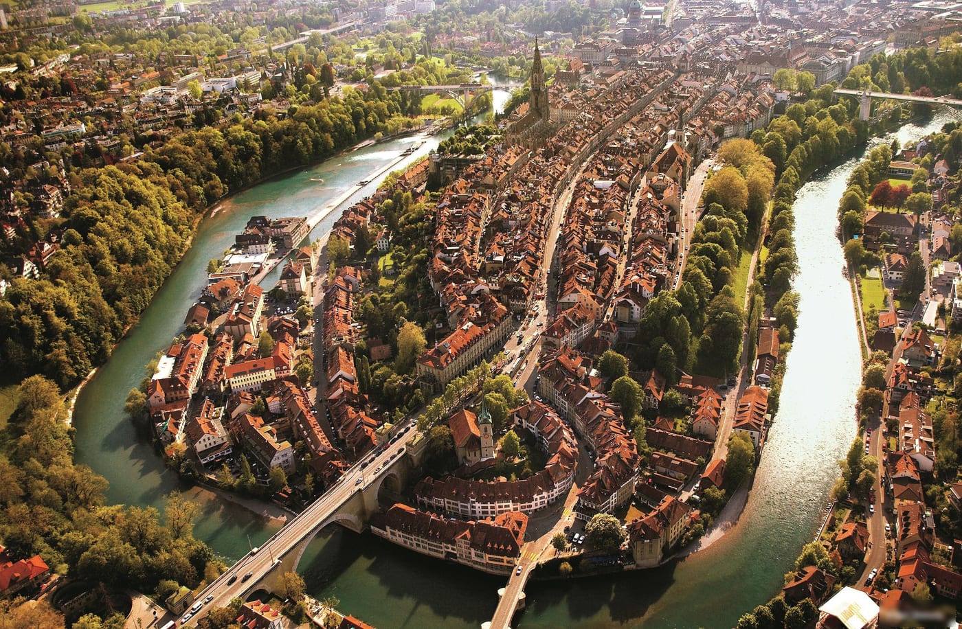 Berner Altstadt aus der Vogelperspektive, umschlungen von der Aare